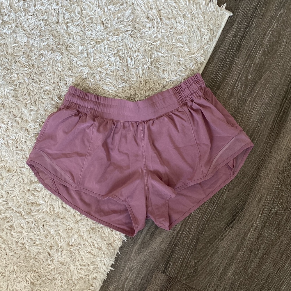 Lululemon Hotty Hot Low-Rise Lined Short 2.5